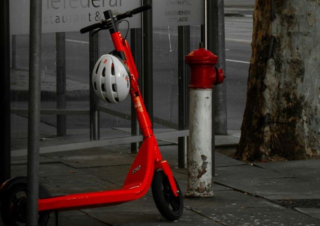 Peste 240 de copii au ajuns la Urgență în București în doar șase luni după accidente cu trotinete electrice, 10% cu leziuni foarte grave