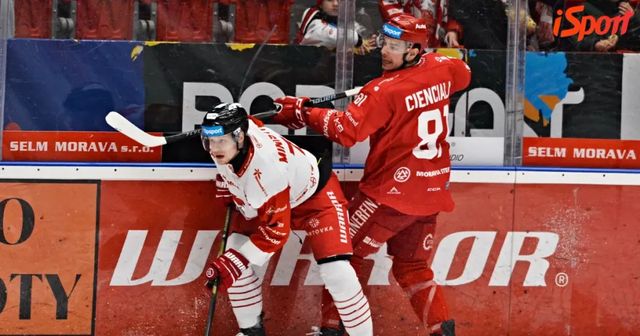 ONLINE: Kometa i Sparta bojují o mečbol. Třinec a Vary mají nakročeno do čtvrtfinále