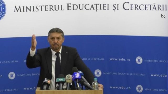 Daniel David ia în calcul plecarea din fruntea Ministerului Educației în 2026