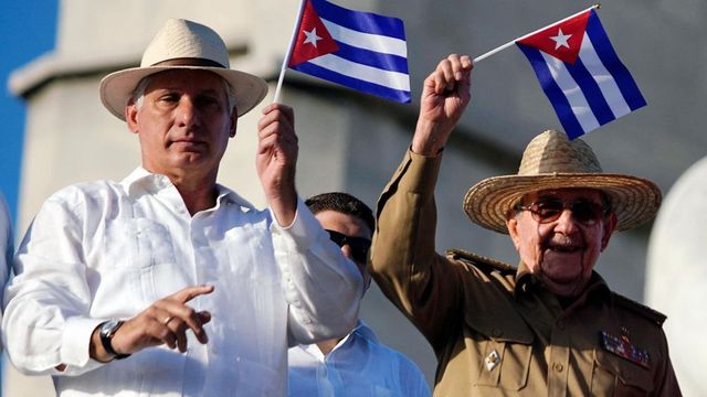 Albares rechaza el «uso de la fuerza» en Cuba tras la imputación en EEUU de Raúl Castro