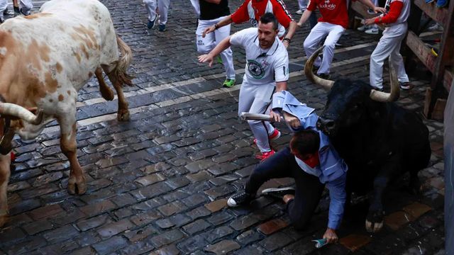 Los Cebada Gago provocan escenas de pánico en el segundo encierro de San Fermín