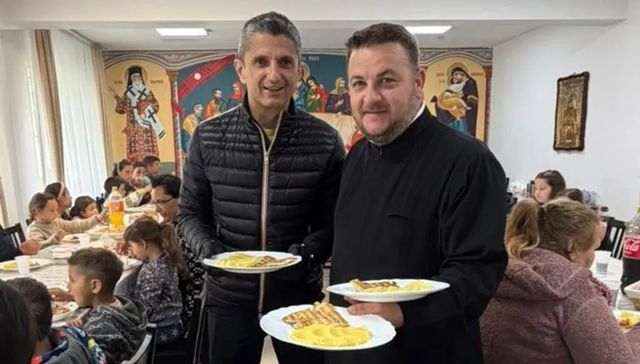 Răzvan Lucescu a venit în România și a făcut pomana de 40 de zile a lui Mircea Lucescu la un centru de nevoiași