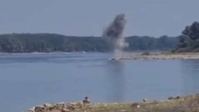 Operațiuni speciale pe Dunăre. Armata română a detonat o stâncă, pentru a devia cursul apei spre centrala de la Cernavodă