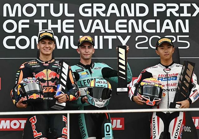 Adrián Fernández inaugura su palmarés en Moto3