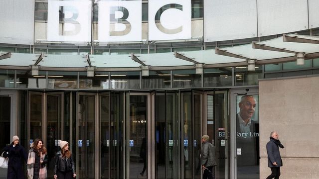 Londra, direttore generale della Bbc si dimette dopo le critiche per i tagli a un discorso di Trump
