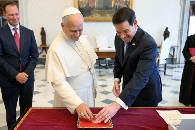 Marco Rubio se reúne con el Papa León para aliviar tensiones con Trump