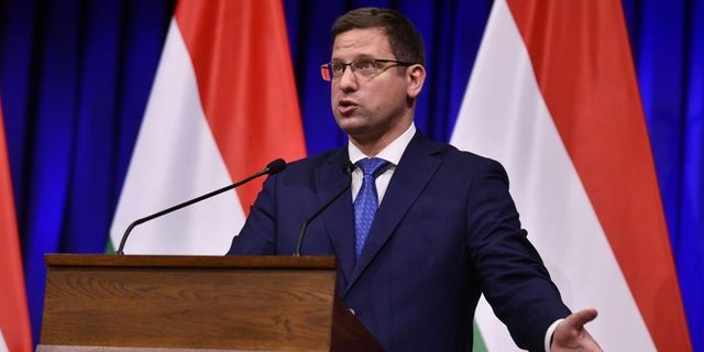 Gulyás Gergely azt mondja, ő időben szólt, hogy Magyar Péter elmebeteg