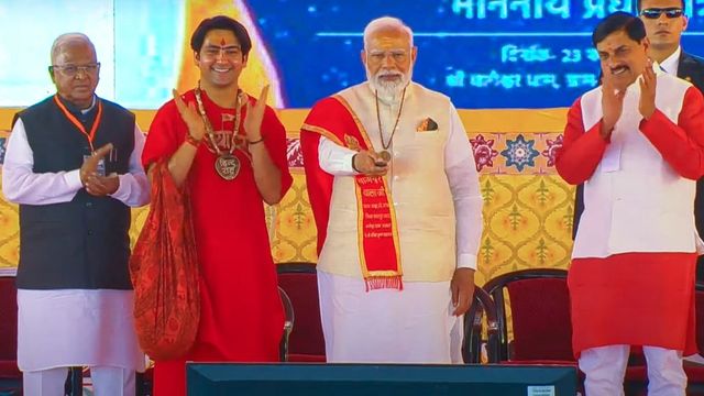 PM Modi Visits Bageshwar Dham Temple In Madhya Pradesh