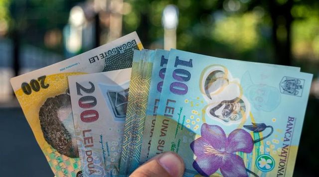 Cine sunt cei 10.000 de români care vor primi din partea primăriei un ajutor de 500 de lei pentru alimente