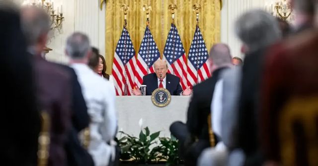 Trump řekl, že s Ruttem dospěl k rámci dohody o Grónsku, nezvýší cla