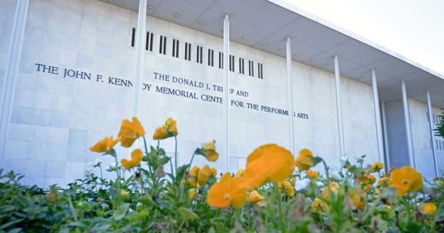 Giudice Usa, 'illegittimo il nome di Trump al Kennedy Center, va rimosso'