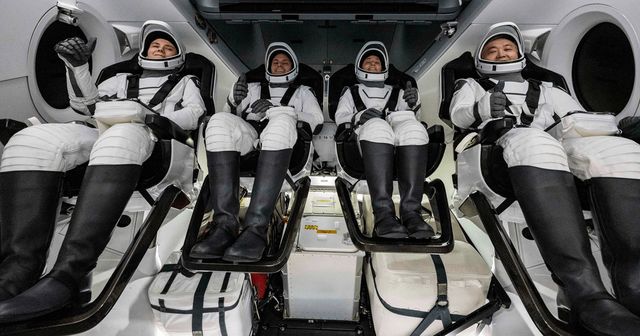 Echipajul de pe Stația Spațială Internațională s-a întors pe Pământ după cinci luni