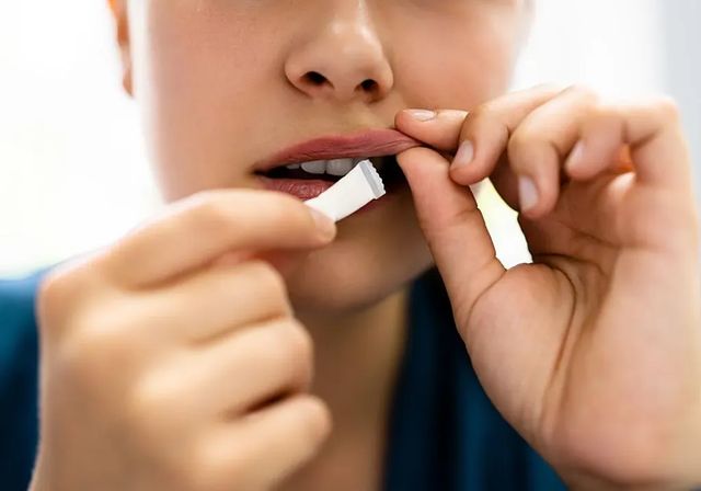 Snus, la peligrosa bolsita de nicotina que engancha a los adolescentes y enciende todas las alarmas sanitarias