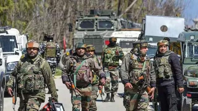 Terrorists Kill Non-Local in Jammu and Kashmirs Shopian, Probe Launched