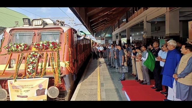 1st Kashmir-Delhi parcel train for perishable items flagged off
