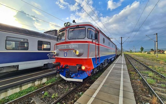 Refugiații ucraineni vor putea circula gratuit cu trenul sau transportul public doar 5 zile de la intrarea în România