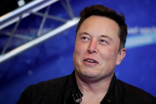 Elon Musk suspendă cumpărarea Twitter, valoarea acțiunilor scade cu 25%