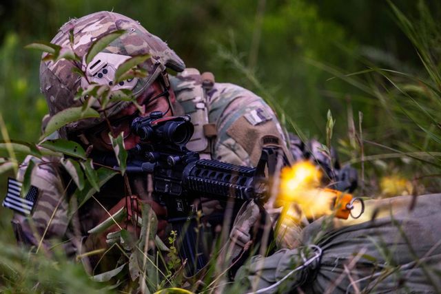 Armata SUA caută să-și mărească efectivele și crește vârsta maximă de înrolare de la 35 la 42 de ani