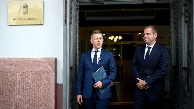 Magyar Péter mellett hat miniszter is Varsóba utazik, addig Ruff Bálint a miniszterelnök-helyettes