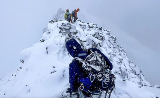 Alpinisti sul versante svizzero del Cervino salvati da ipotermia: avevano scarpe leggere e pantaloni sottili