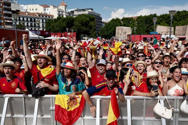 Se suspende la emisión del partido de España en la pantalla de la plaza de Colón por la ola de calor