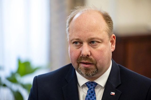 Tejc podal kárnou žalobu na soudkyni kvůli vydání dívky, již pak zavraždil otec