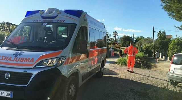 Con auto investe famiglia turisti a Sciacca, donna è grave