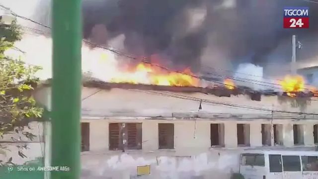 In fiamme l'ospedale più grande di Haiti