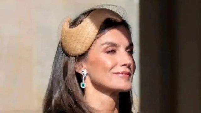 El original look de la reina Letizia en Holanda