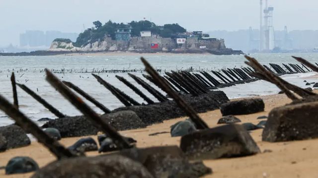 Čína oznámila vojenské manévry u Tchaj-wanu
