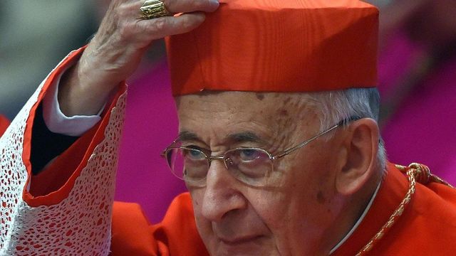 Il cardinale Ruini in condizioni critiche, è curato a casa
