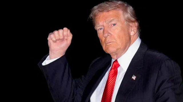 Trump omilostnil Giulianiho a další spojence z voleb v roce 2020