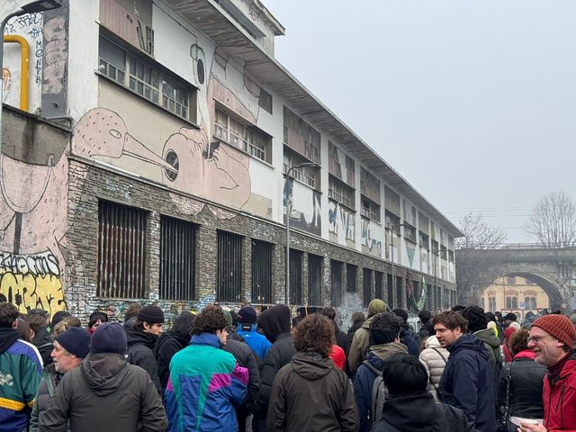 Milano, presidio degli attivisti contro lo sgombero del centro sociale Leoncavallo