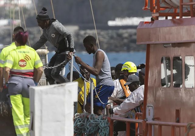 El Gobierno veta las enmiendas de PP y Junts para obstaculizar la regularización de migrantes