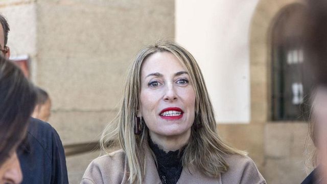 La presidenta de Extremadura, María Guardiola, ingresada en UCI tras sufrir una sepsis
