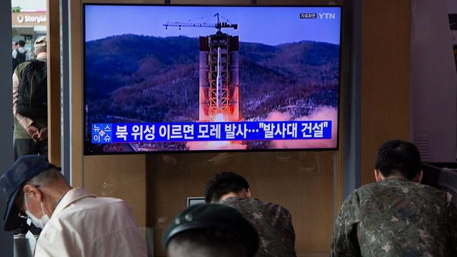 Észak-Korea katonai felderítő műholdat bocsát fel, Japán megsemmisítené