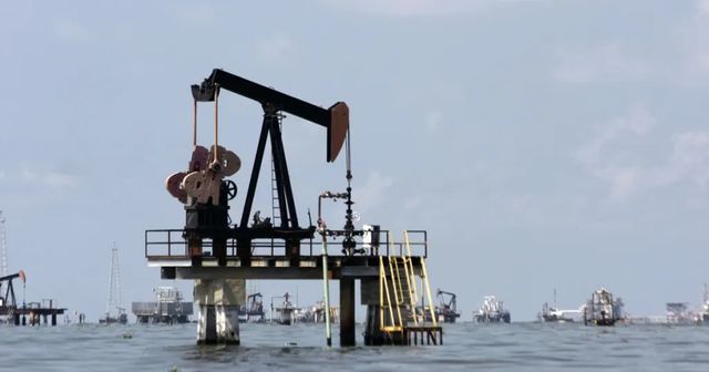 Trump lecsapott az olajra - 30-50 millió hordó olajat ad át Venezuela Amerikának