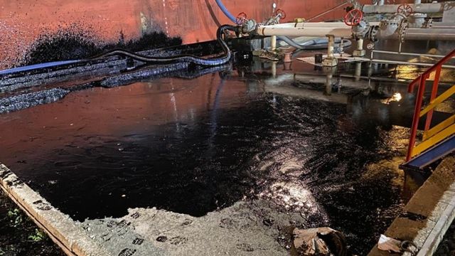 Poluare cu păcură în portul Midia Năvodari: Un furtun s-a spart în timpul descărcării unei nave