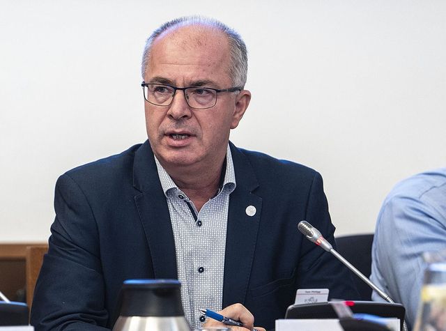 Strany končící vládní koalice podaly návrh na mimořádnou schůzi ke střetu zájmů Babiše