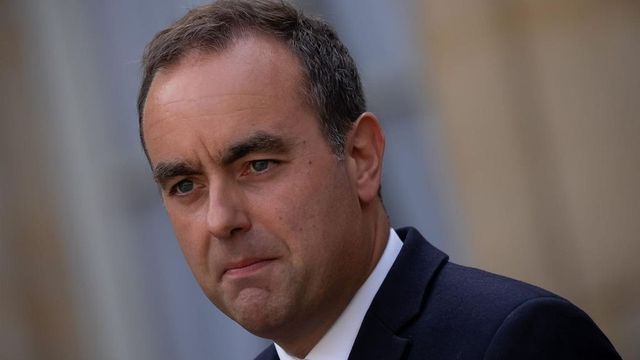 Macron descarta un adelanto electoral y nombrará a otro primer ministro en 48 horas