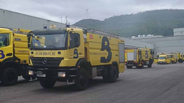 Muere un hombre y un bombero resulta herido tras incendiarse una vivienda de Cudillero, Asturias