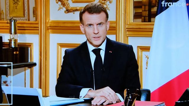 Emmanuel Macron trimite portavionul Charles de Gaulle în Mediterana și vrea o coaliție pentru apărarea căilor maritime