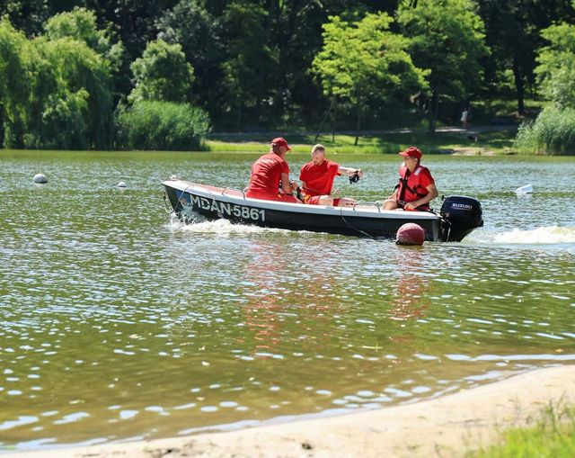 Băiat de 12 ani, salvat de la înec într-un lac din Chișinău
