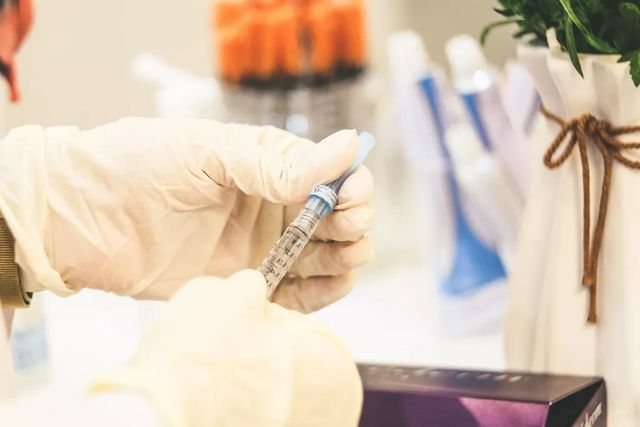 Femeile între 19 și 45 de ani pot cumpăra vaccinul HPV redus cu 50%, anunță ministrul Sănătății