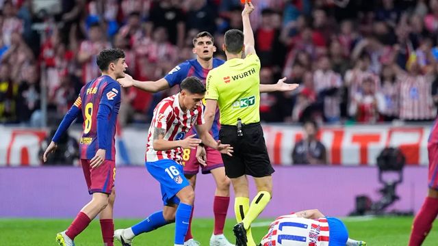 Iturralde González sobre la no expulsión de Gerard Martin en el Atlético - Barcelona: “Va muy fuerte”