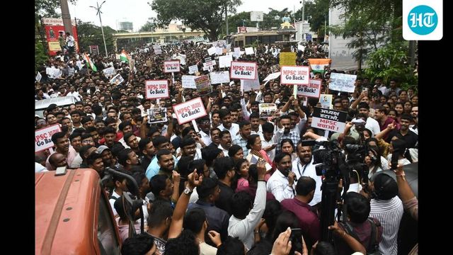 MPSC aspirants hit Pune street over exam irregularities