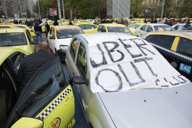 Protest masiv al taximetriștilor în Piața Constituției: Revendicări pentru fiscalizarea Bolt și Uber