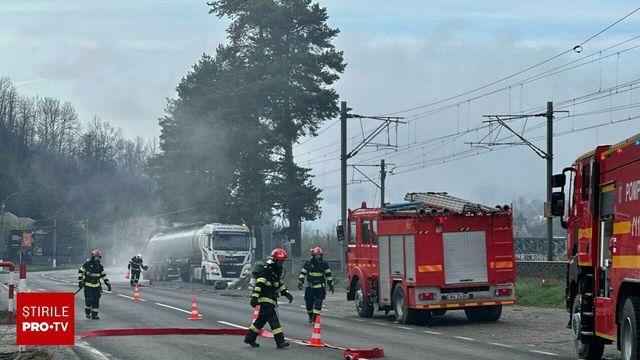 Trafic blocat pe DN1, după răsturnarea unei cisterne cu substanțe periculoase