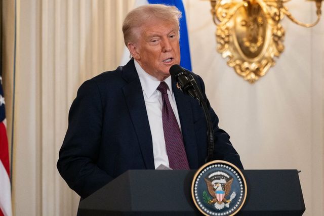 Trump cere Israelului să oprească ofensiva din Gaza, după ce Hamas acceptă să elibereze prizonierii de război