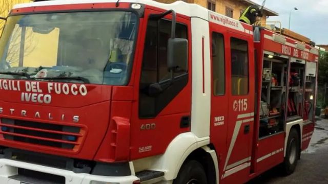 Albero cade su scuolabus nel Fiorentino